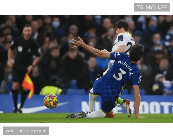 穆拜征服边路爆破手巴特纳成保级关键 高位逼抢战术暴露防线回追短板